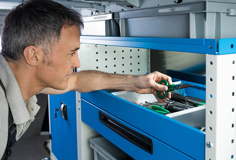 01 predal z nedrsečo podlogo Syncro Slovenija