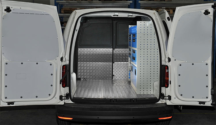 01 Caddy s pohištvom Syncro Slovenia