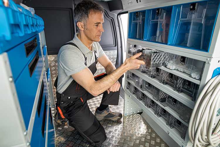 01 Transparentni predali Multibox Syncro Slovenija