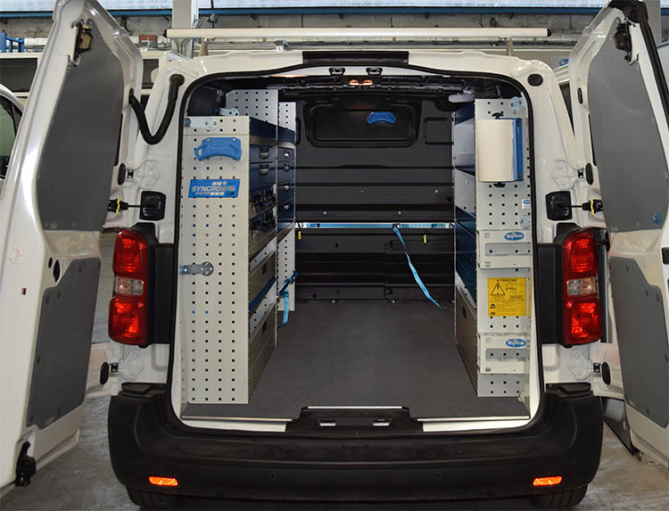 01 Proace opremljen s sistemom Syncro Slovenija