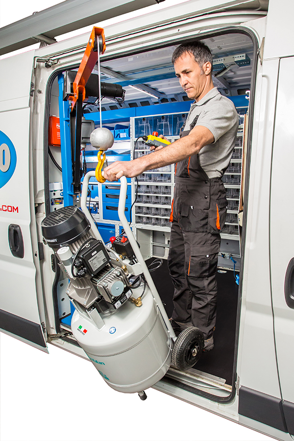 01 Syncro Slovenia predstavlja žerjav za kombije