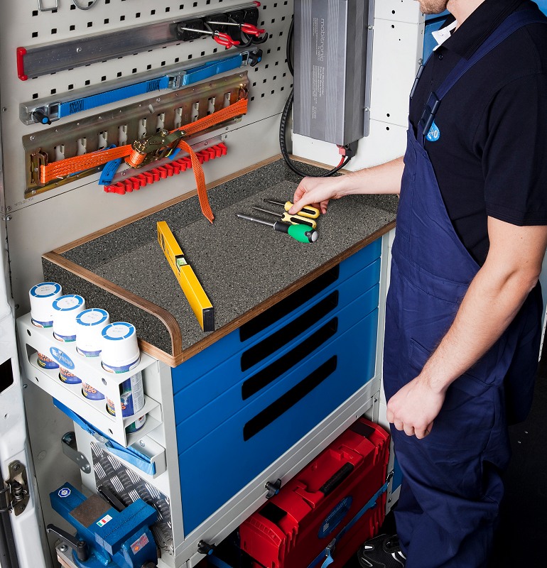 01 marmorirana lesena delovna miza Slovenija