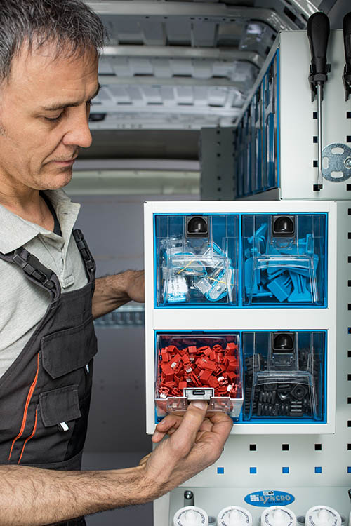 02 Syncro Slovenija odprti prozorni izvlečki