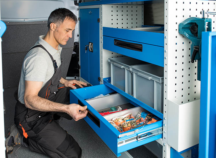 02 kovinski predal z delilniki Syncro Slovenija