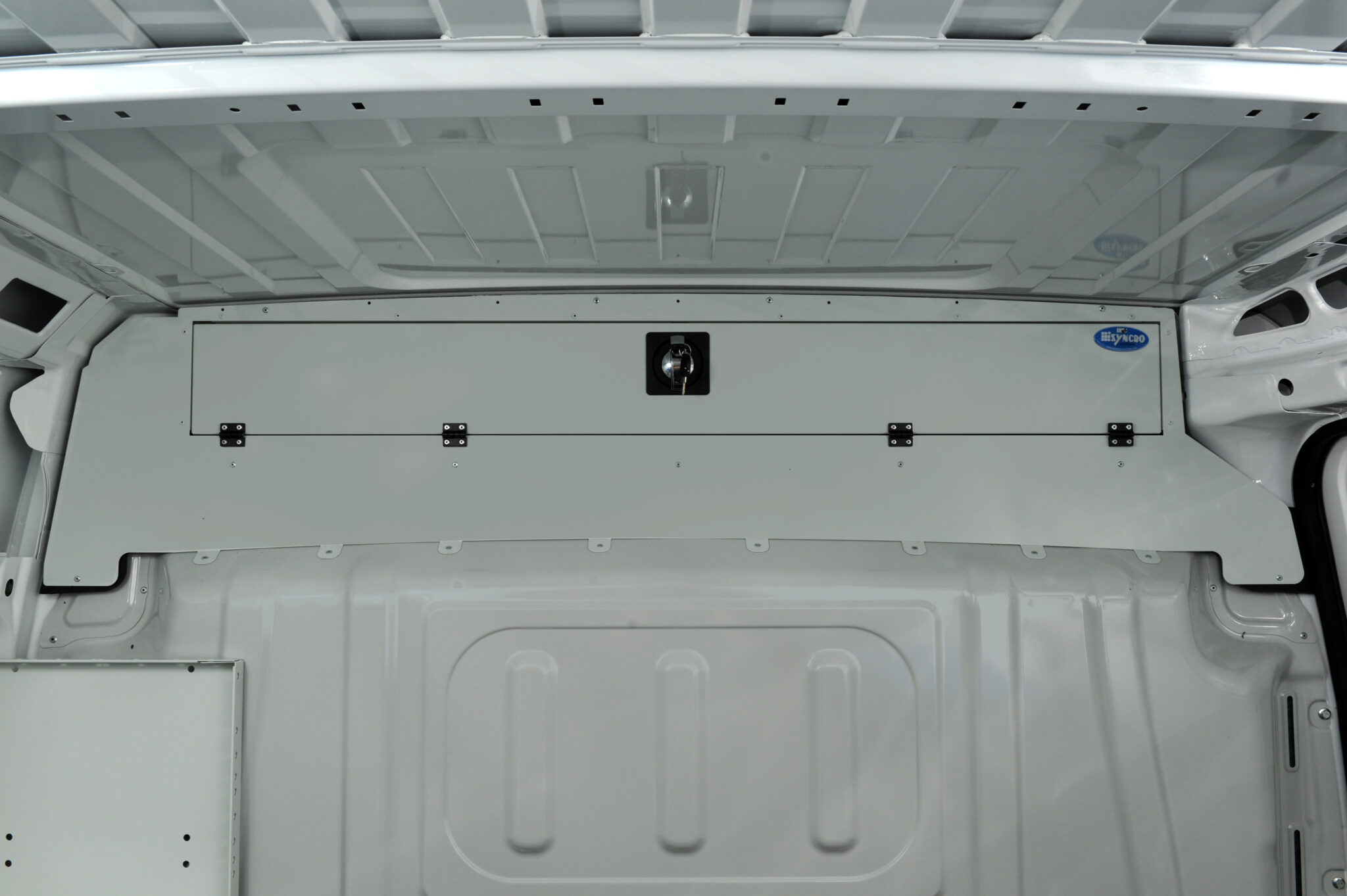 02 iz Syncro Slovenija zapirala nad kabino z vrati