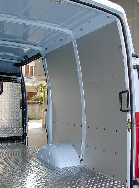 02 Aluminijasta talna plošča mandljeve barve za dostavno vozilo Syncro Slovenija