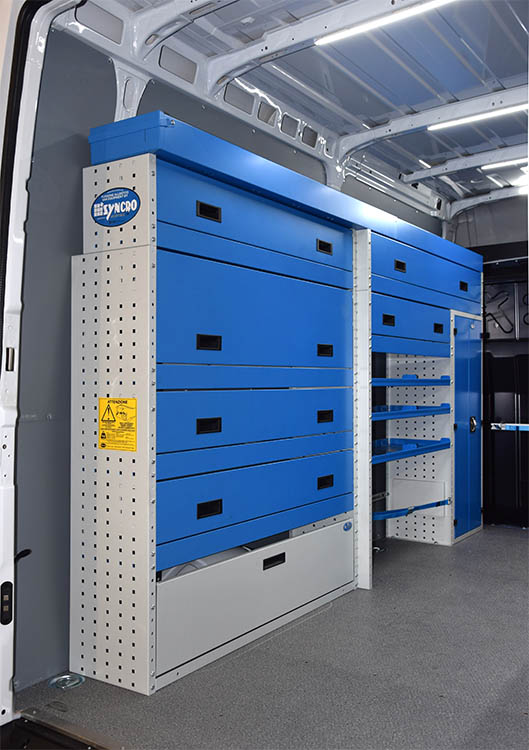 02 Daily con ripiani chiusi con antina Syncro Ultra Slovenija