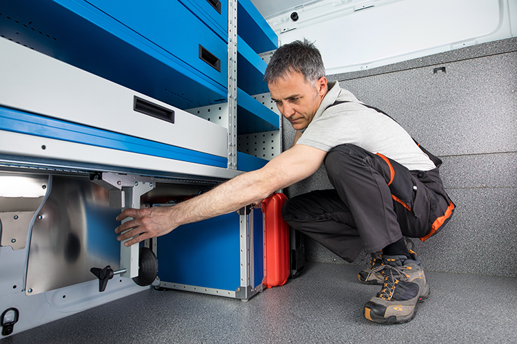 02 Pritrdilca za prtljago z ragljo v uporabi Slovenija