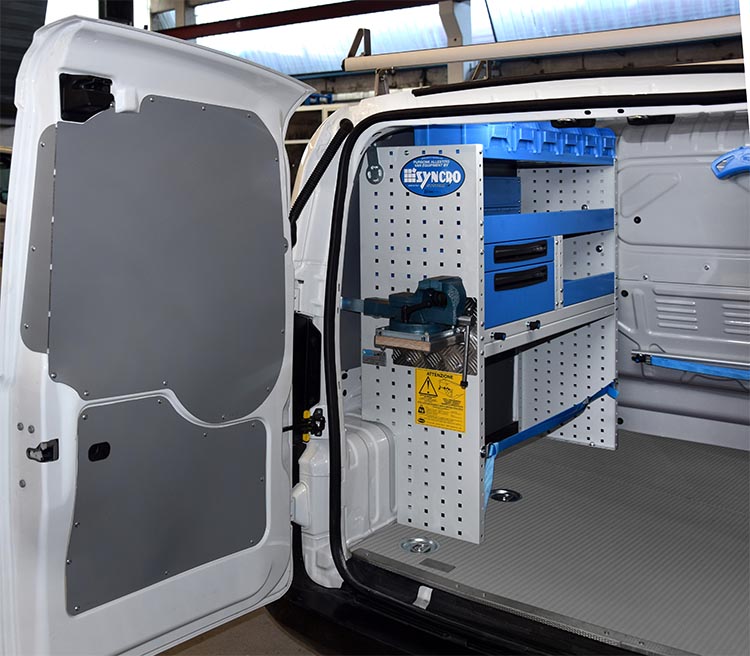 02 Leva stena z izvlečno objemko na plošči Fiorino Syncro Slovenia