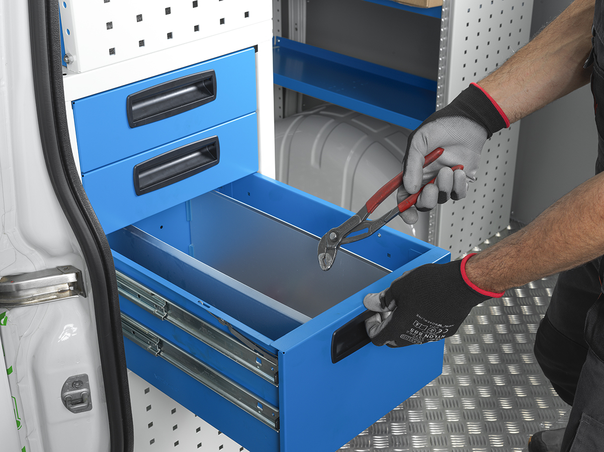 02 stranski izvlečni predal z dostopom iz stranskih vrat Syncro Slovenija