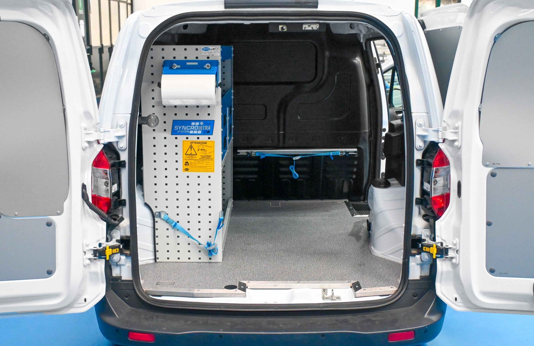 02 courier Syncro Slovenija