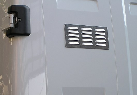 02 prezračevalna rešetka za kombije znamke Syncro Ljubljana Slovenija