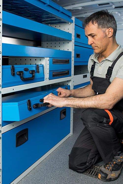 03 polica za kovčke Slovenija