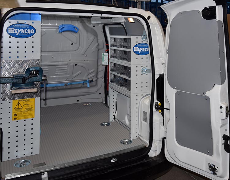 03 Predali Multibox na desni steni Fiorino Syncro Slovenia