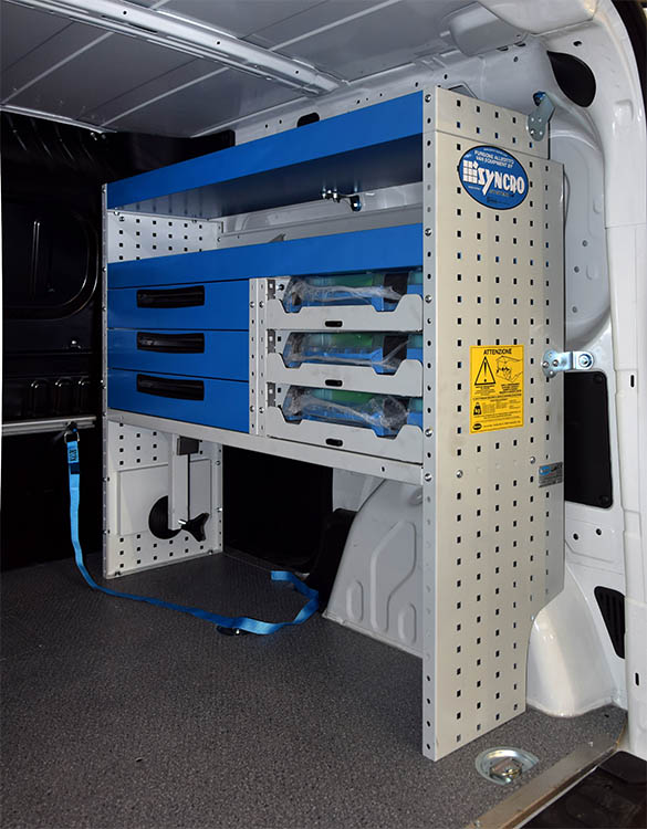 03 desna stenska omarica Doblo z držalom za kovčke in predali Syncro ultra Slovenija