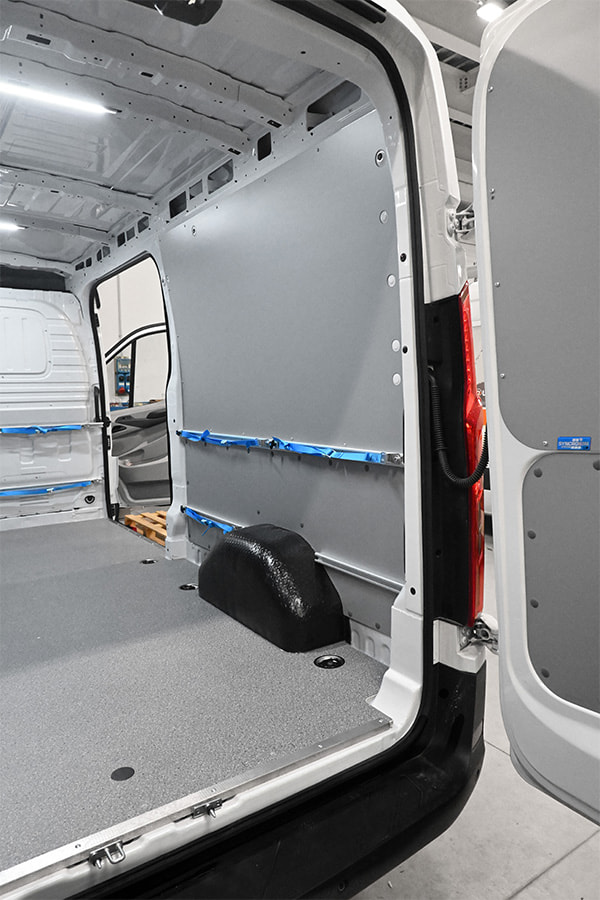 03 maxus deliver 9 sistemov za pritrditev tovora za kombije podjetja syncro system Slovenija