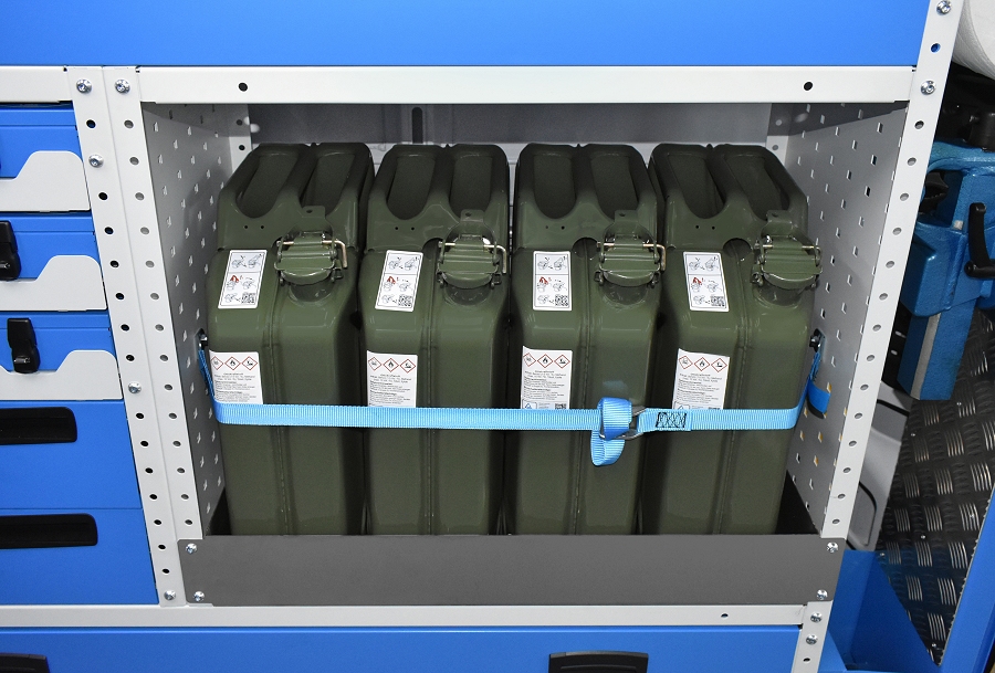 04 Vodotesna cisterna s kovinskimi kanistri Slovenija