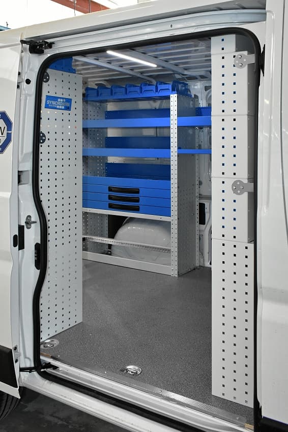 04 Stranski pogled na Jumper s predali in policami Syncro Slovenija