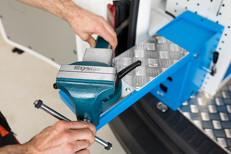 06 kovinska objemka za kombije Slovenija