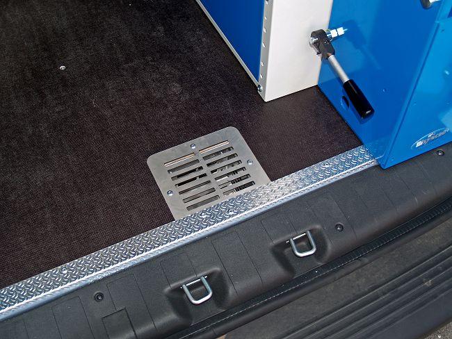 07 prezračevalni jašek za kombi v Ljubljani, Slovenija